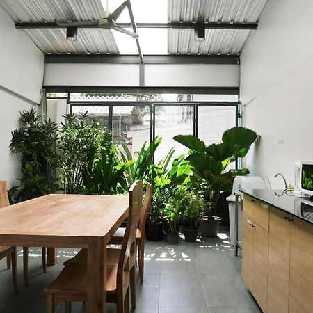 Phresh Hostel Bangkok Exterior foto