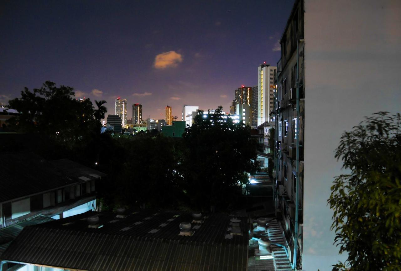 Phresh Hostel Bangkok Exterior foto